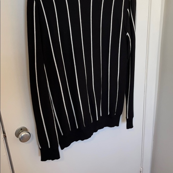 Men’s Black with white stripe Med Cardigan. - Picture 8 of 9